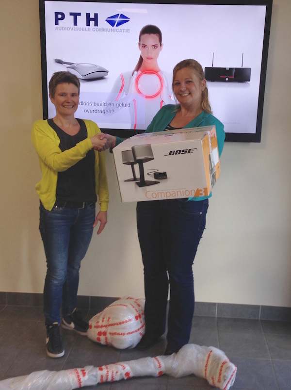 PTG Groep Kollumerzwaag schenkt digibord aan Blessed Generation