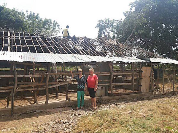 Koeienschuur bij Blessed Generation Malindi